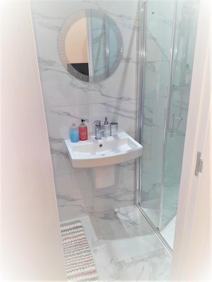 Grand Bleu - London - Next To Piccadilly Line Tube Station & Brand New Facilities Hotel Ngoại thất bức ảnh