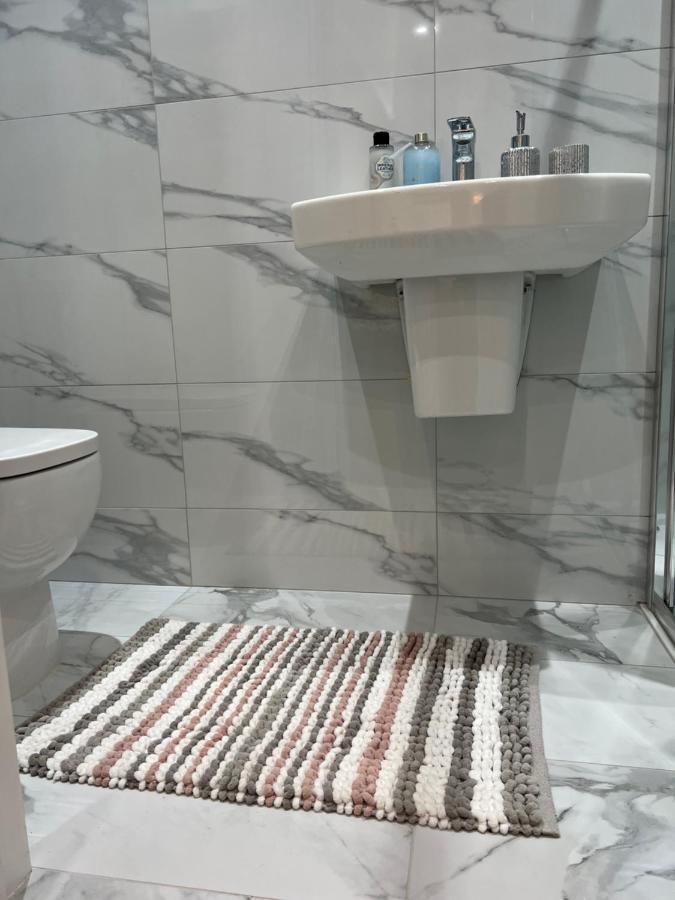 Grand Bleu - London - Next To Piccadilly Line Tube Station & Brand New Facilities Hotel Ngoại thất bức ảnh