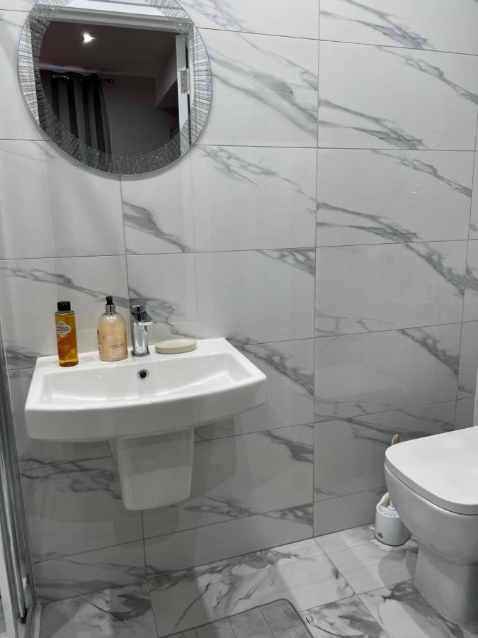 Grand Bleu - London - Next To Piccadilly Line Tube Station & Brand New Facilities Hotel Ngoại thất bức ảnh