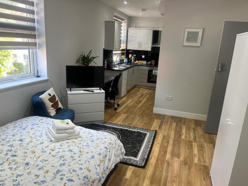 Grand Bleu - London - Next To Piccadilly Line Tube Station & Brand New Facilities Hotel Ngoại thất bức ảnh